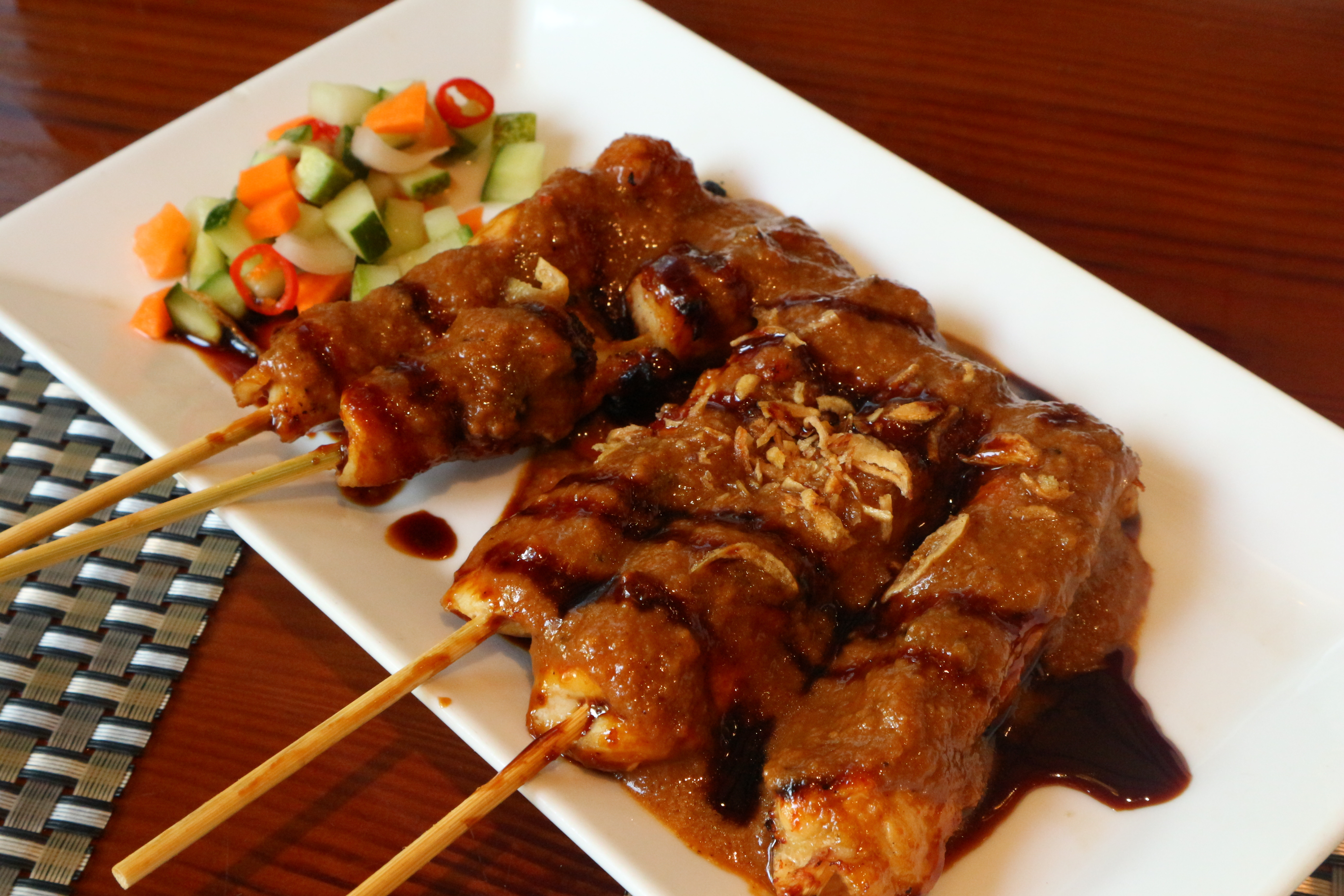 Món thịt gà satay của Malaysia. Những xiên gà satay gợi nhớ công việc